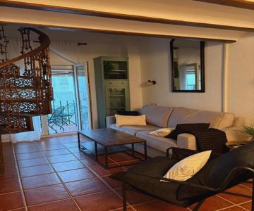 Dúplex Puente Rey Con Balcon