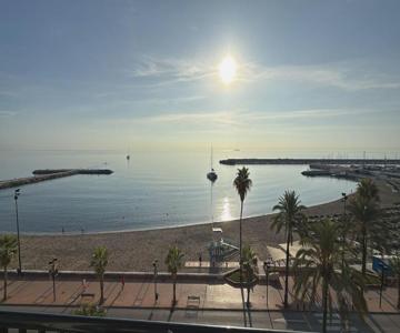 Amazing Beachfront Views - 3 Bedrooms Apartment