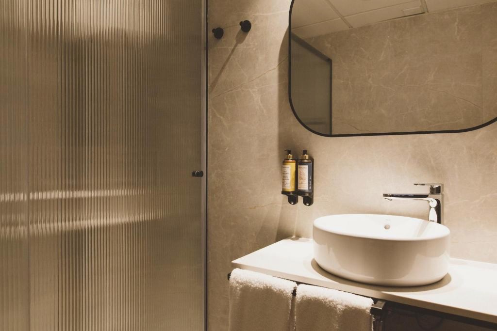 Honest Granada Hotel