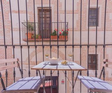 -malagasunapts- Vibrant Historic City Centre