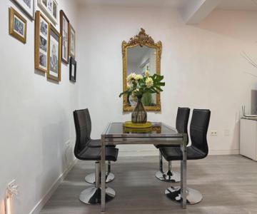 A 20 Pasos Del Museo Picasso