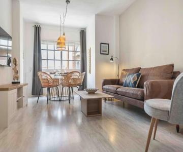 Spacious & Authentic Apartment By Rems