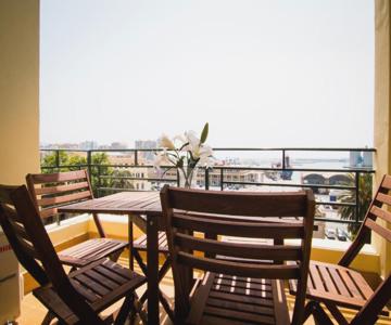 Holidays2malaga Terraza & Junto Puerto Deportivo