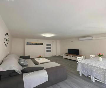 Mediterranean Breeze