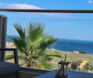 Seaside Serenity - Stylish Apartment With Spectacular Views