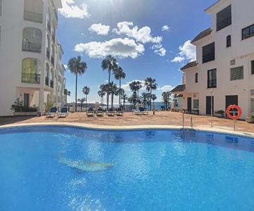 Duquesa Superb Seafront Apartment Marina Real 305
