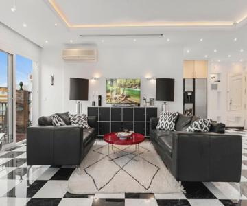 Elegant Attic In Downtown - Ref M35