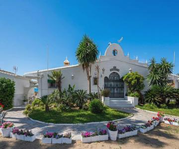 Townhouse W/ Swimming Pool And Underground Parking