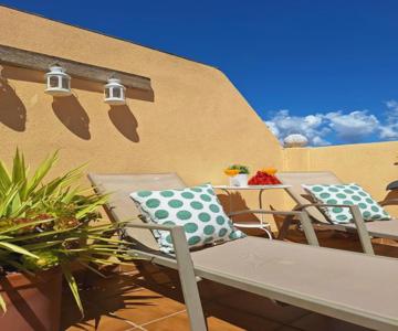 Ático Fresco Y Luminoso Con Aparcamiento Privado