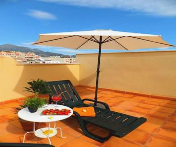 Luminoso ático Cerca De La Playa Con Piscina Y Garaje