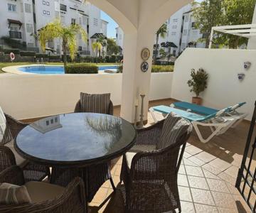 2 Bed-sleeps 4-private Patio-pool-aircon