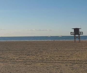 Playa Las Piletas-calzada