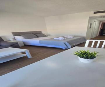 Triana Apartahotel