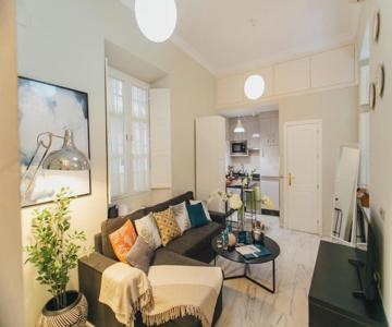 Comfortable Duplex- 1bd 2bth- Dean Miranda