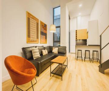 Modern Duplex 2b 2bath Historic Centre