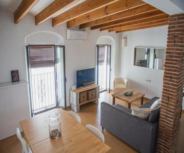 Edificio Reformado Con 2 Pisos En Tarifa Centro