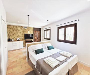 Apartamentos Tres Llaves Palacio De Vela De Los Cobos