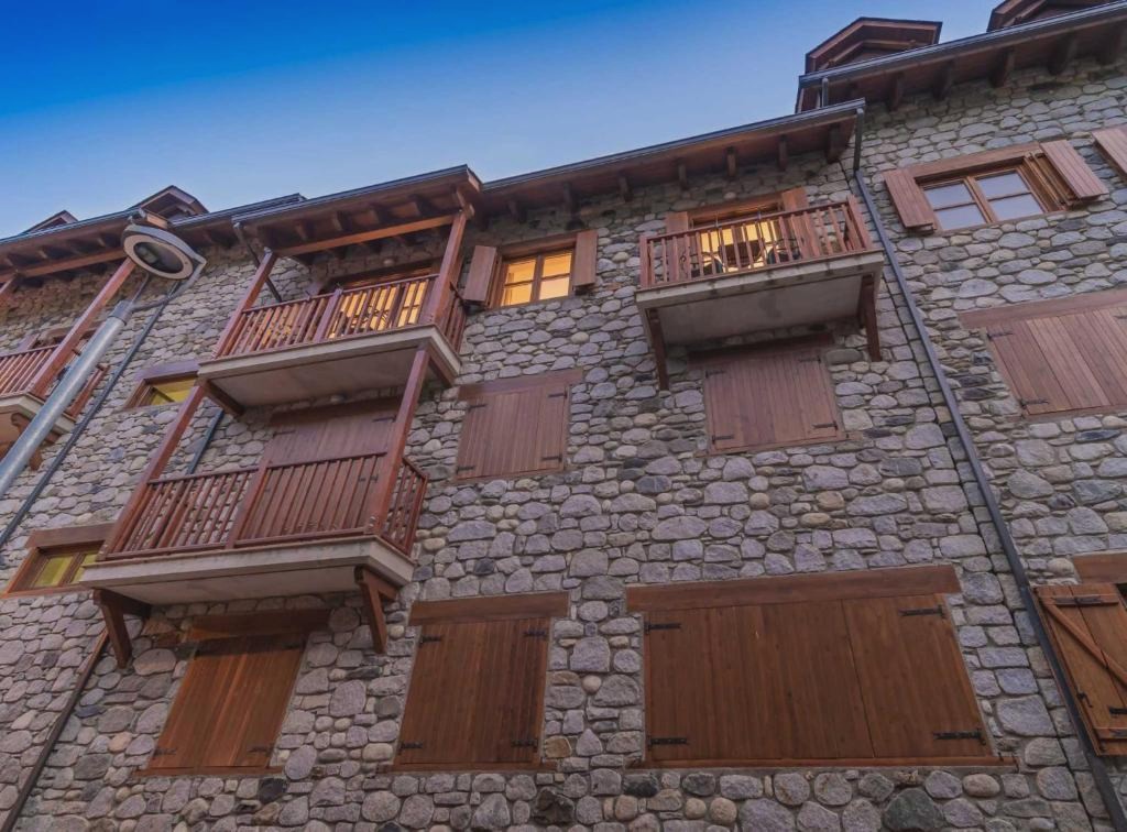 LOIRA CASA SANCHINES: Cálido dúplex en Benasque