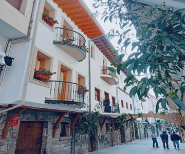 El Patio De Vespasiano- San Juan- Vistas Al Ayuntamiento Junto Al Puerto