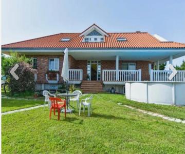 Villa Tranquila Con Piscina Y Jardín el Cachivache