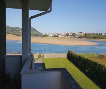 Chalet En Playa Robayera
