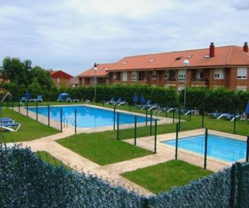 Apartamento Urbanización Privada. Piscinas. Tenis