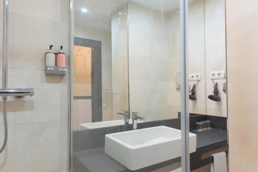 May Ramblas Hotel