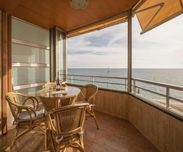 Spacious Apartment With Sea View Terrace In Calafell