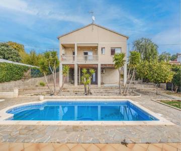 Cozy Home In Calafell With Wifi