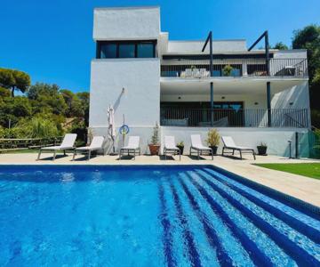 Villa Kubik By Costabravaway