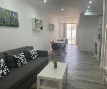 Piso En El Centro Del Vendrell. Alojamiento Entero.