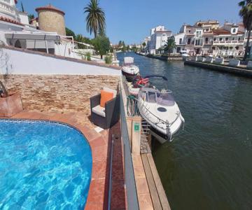 Villa Empuriabrava On Main Canal With 13 M Private Mooring, Private Pool, Air Con In All Rooms, Non-