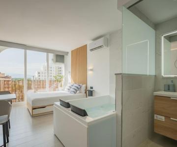 Ephemeral Holidays P.5 - Hidromasaje