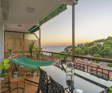 Beach Front Retro Hideaway In Salou