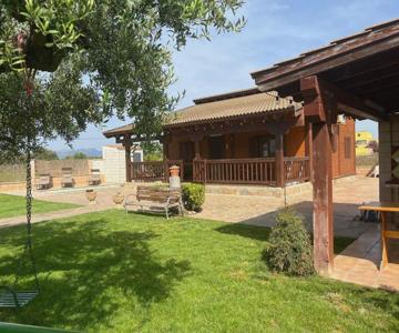 Casa De Madera Con Piscina En Cambrils