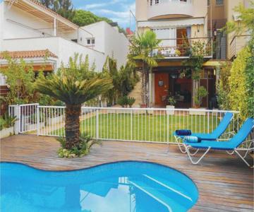 Stunning Home In Tossa De Mar With Kitchenette