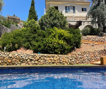 Sunny Forest Villa Near Barcelona