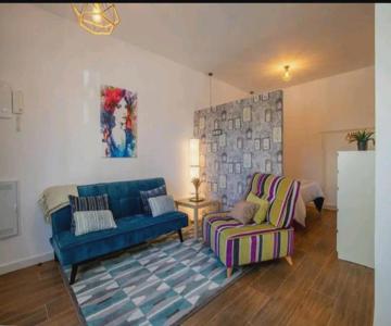 Stylish And Spacious Studio -4 Minutes Walk To Beach