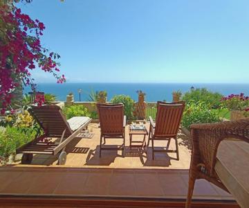 Between The Sky And The Sea