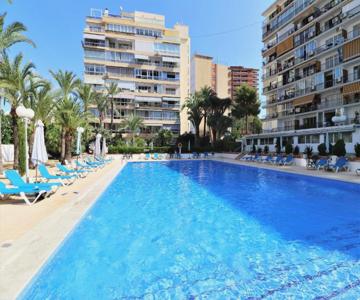 Versalles Pool Levante