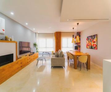 Centro / Internet / Parking / Aire Acondicionado