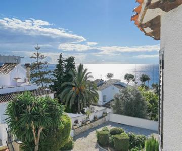 Bungalow With Seaviews In Moraira