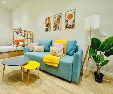 Design & Style Close To Center