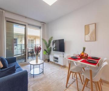 Valencia Beach Vibe - Oceanfront Escape