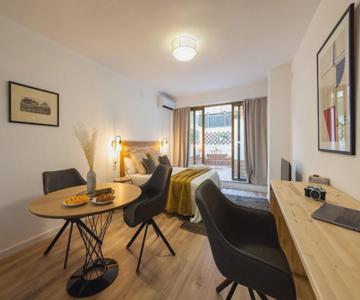 Florit Flats - The Apolo Loft