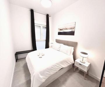 Convenient, Charming Apartment 15 Mins From City Center