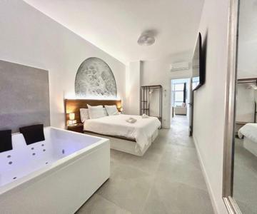 Valencia Getaway - Jacuzzi, Space & Comfort