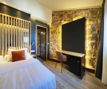 Pou By Seaward Suites