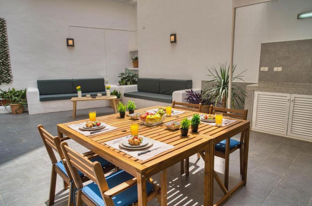 Stunning Home, Ac, Beach, Backyard, 4 Br