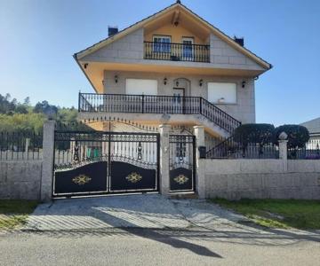 Fogar Dos Petellos, Mondariz.